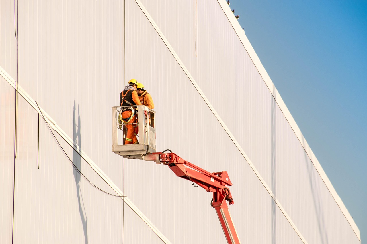 From Foundation to Fiber: Rigging’s Role at Every Stage of Data Center Construction